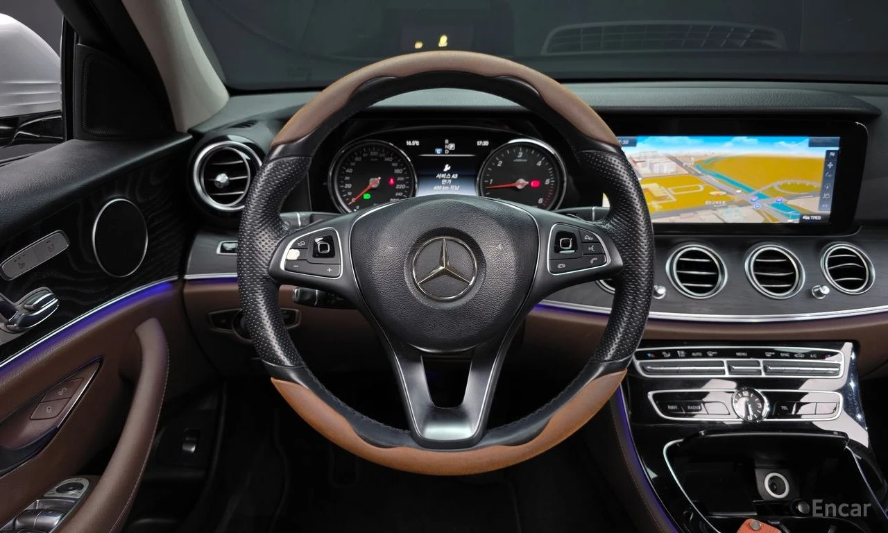 Mercedes-Benz E 220 ПОДГРЕВ* КАМЕРА* PARK ASSIST* HEADUP, снимка 11 - Автомобили и джипове - 54391318