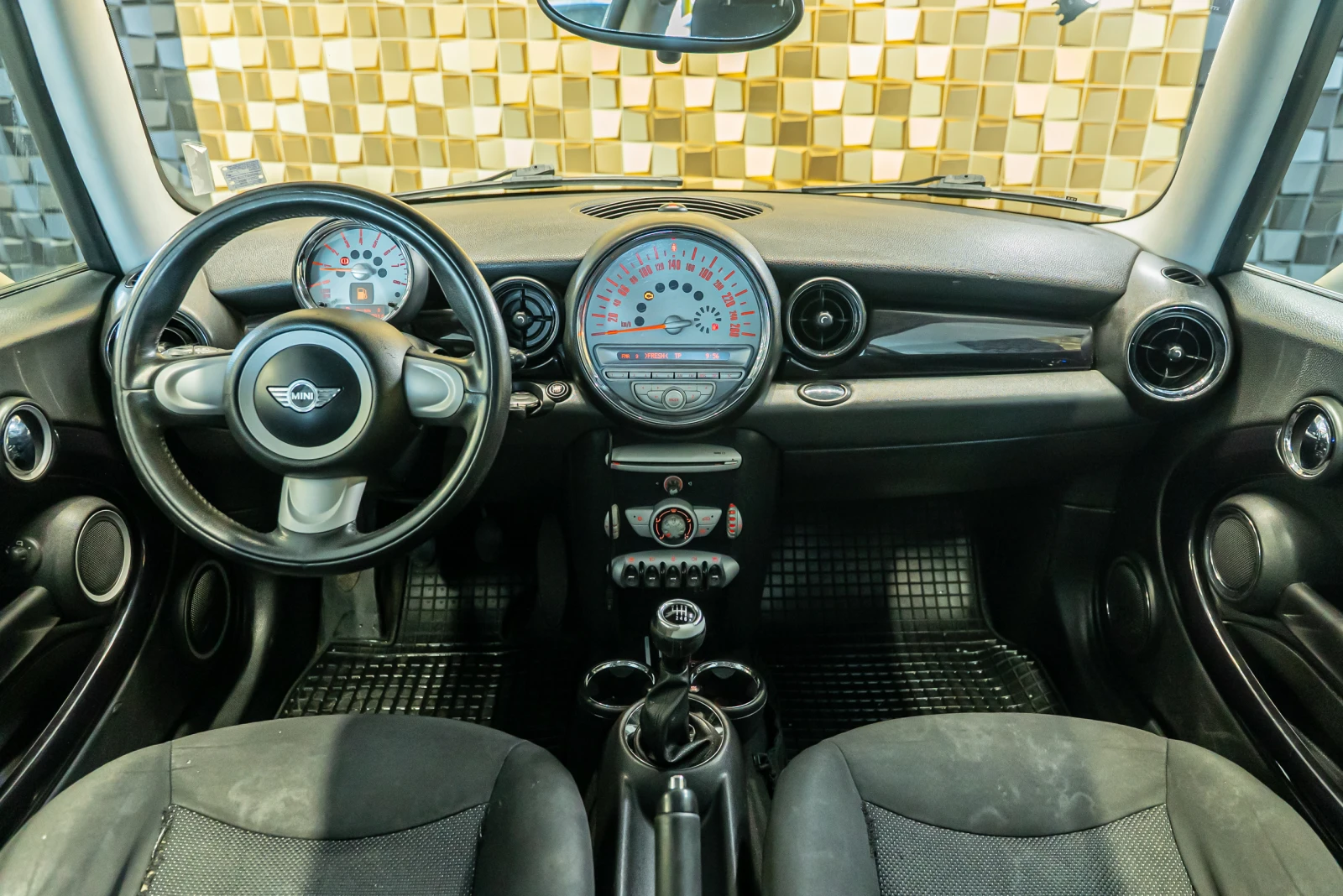 Mini One 1.4, снимка 10 - Автомобили и джипове - 54408950