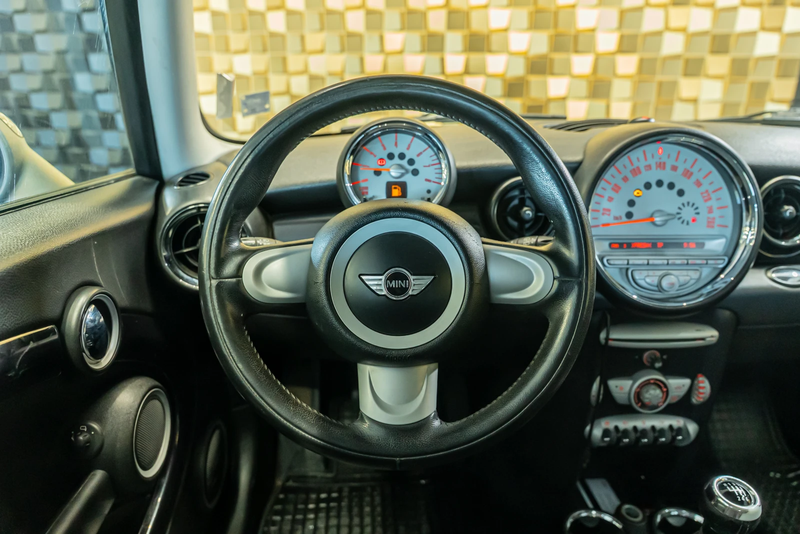 Mini One 1.4, снимка 11 - Автомобили и джипове - 54408950