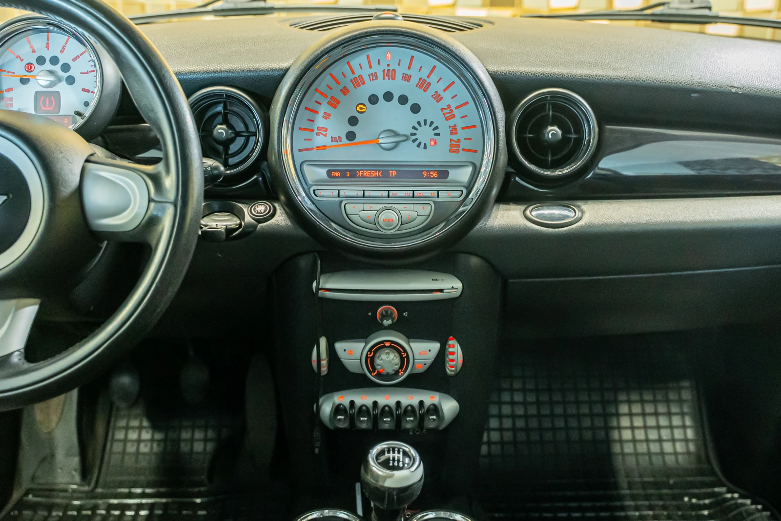Mini One 1.4, снимка 12 - Автомобили и джипове - 54408950