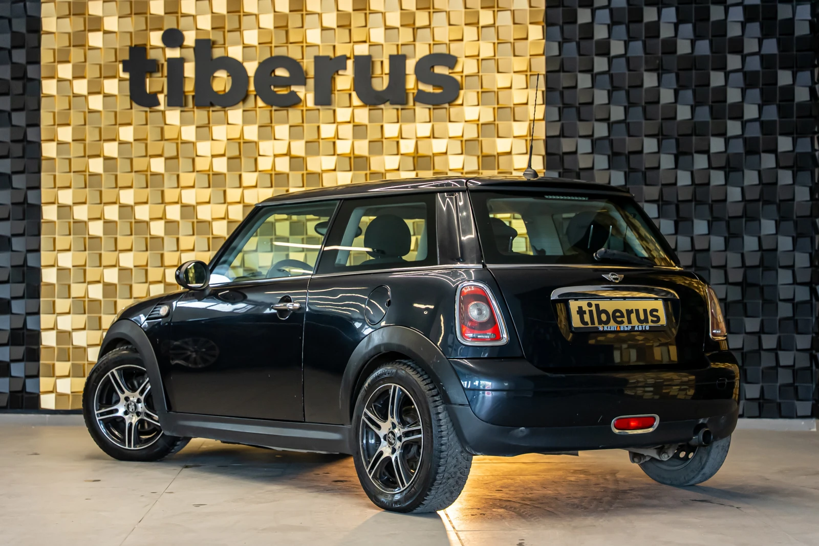 Mini One 1.4, снимка 2 - Автомобили и джипове - 54408950