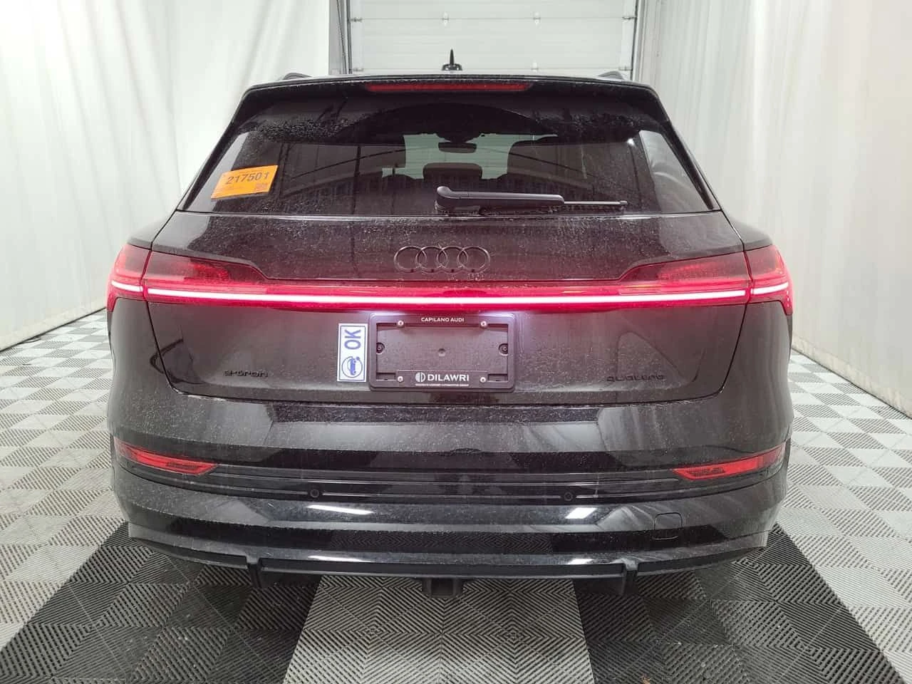 Audi E-Tron ТЕCHNIK| BANG & OLUFSEN| 360| HUD| PANO| CARFAX| , снимка 4 - Автомобили и джипове - 54761876