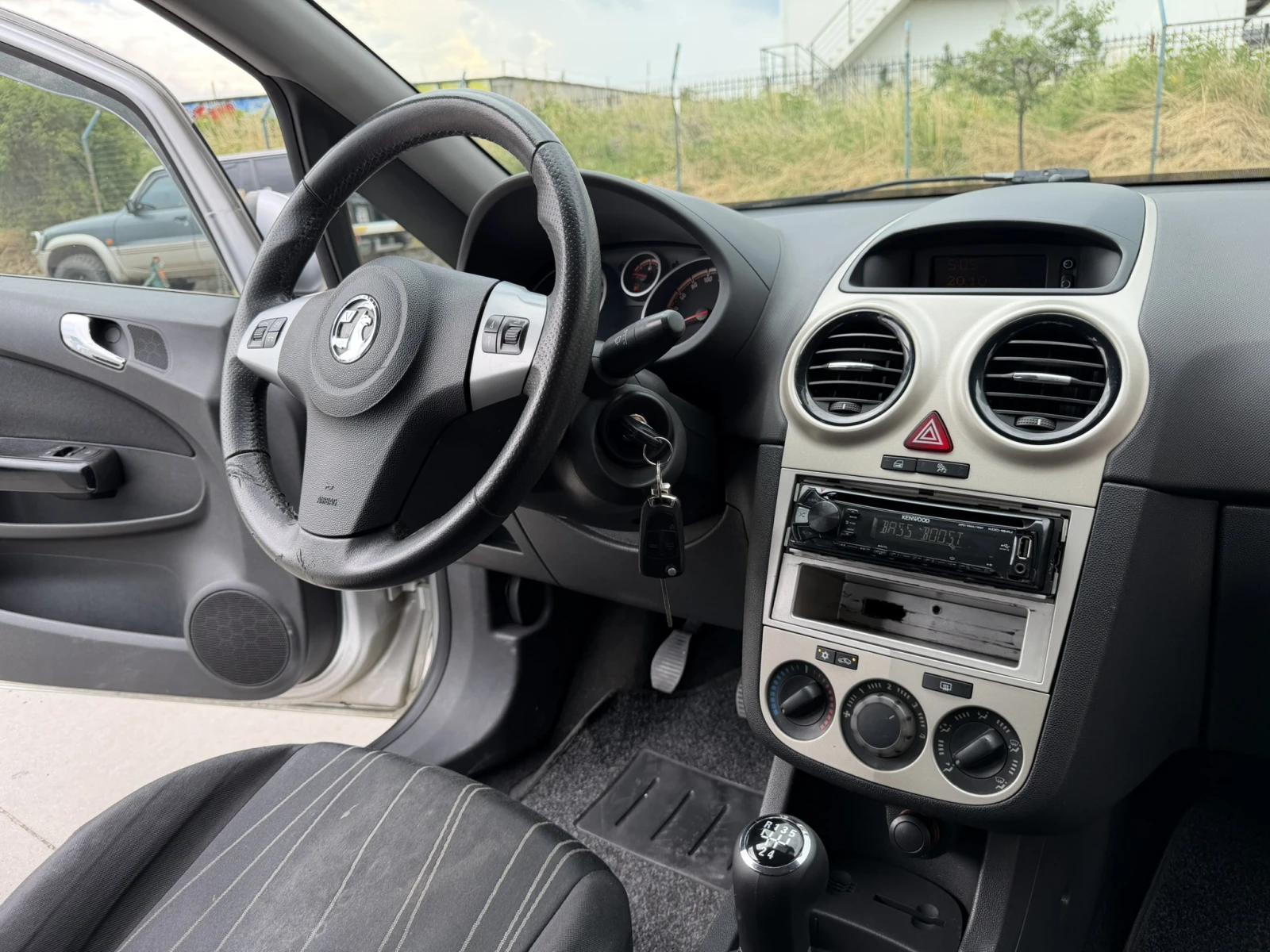 Opel Corsa 1.3CDTI КЛИМА COSMO НОВИ ГУМИ, снимка 9 - Автомобили и джипове - 55156272
