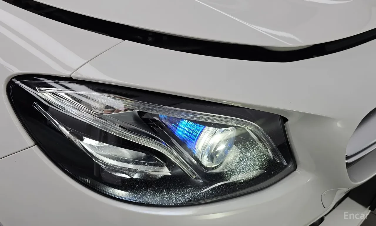 Mercedes-Benz E 63 AMG 4MATIC+ | BURMESTER| HUD| DISTRONIC| ОБДУХ| AMBIEN, снимка 5 - Автомобили и джипове - 55952802