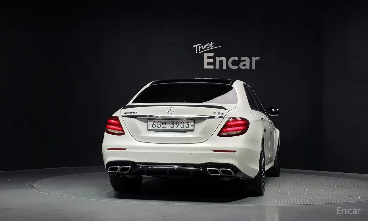 Mercedes-Benz E 63 AMG 4MATIC+ | BURMESTER| HUD| DISTRONIC| ОБДУХ| AMBIEN, снимка 4 - Автомобили и джипове - 55952802