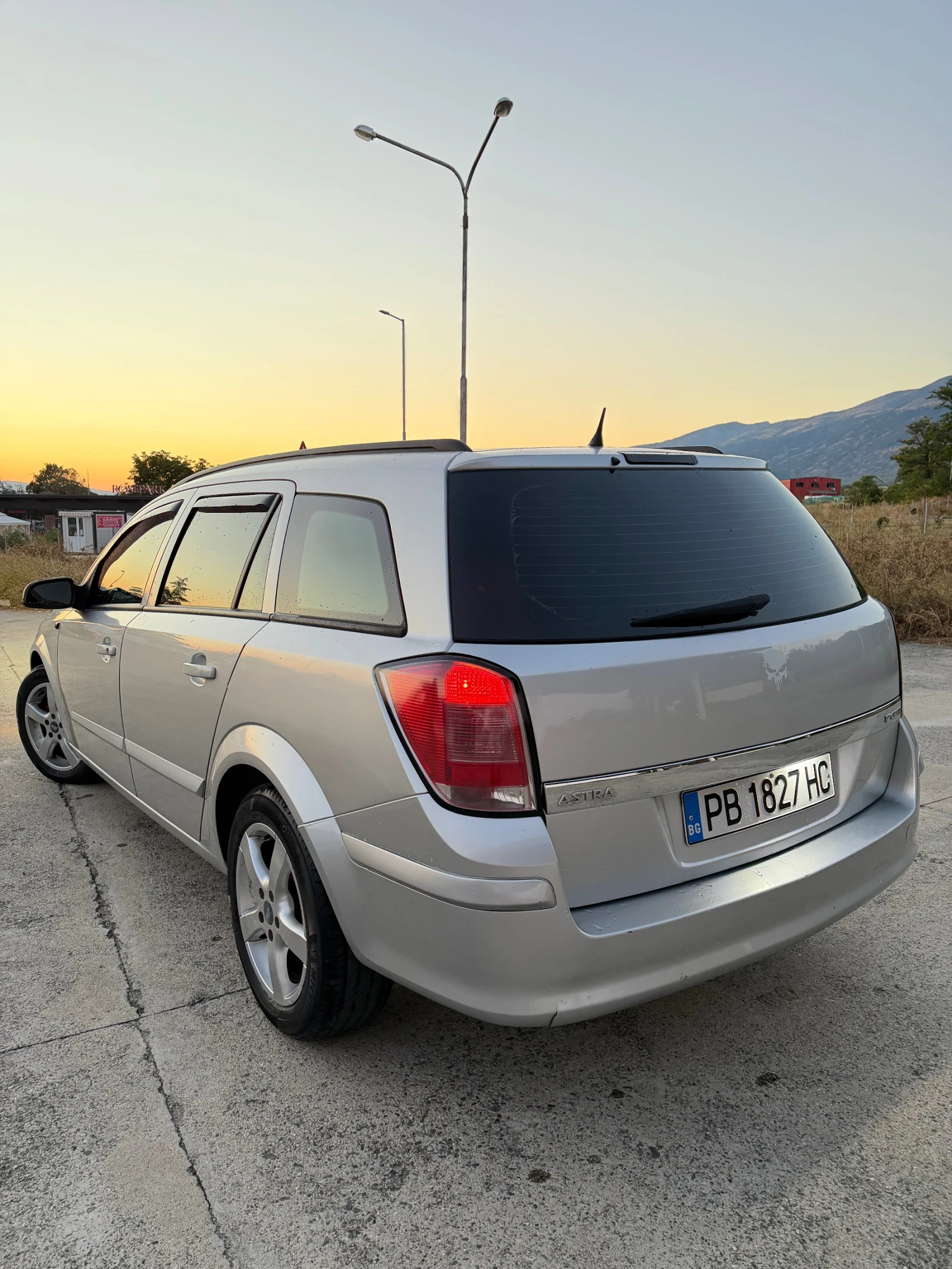 Opel Astra 1, 7cdti, снимка 4 - Автомобили и джипове - 56120568