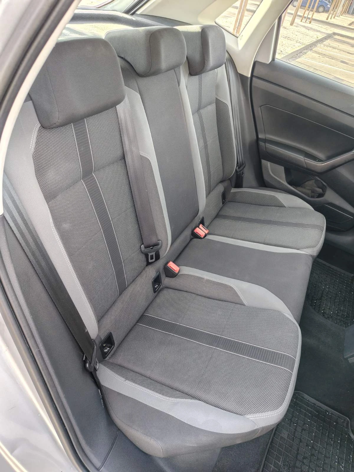 VW Polo 1.0 BlueMotion, снимка 8 - Автомобили и джипове - 56288094