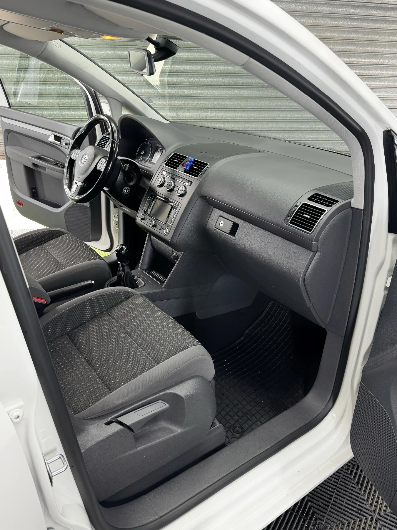 VW Touran 1.6 TDI, снимка 12 - Автомобили и джипове - 56570942