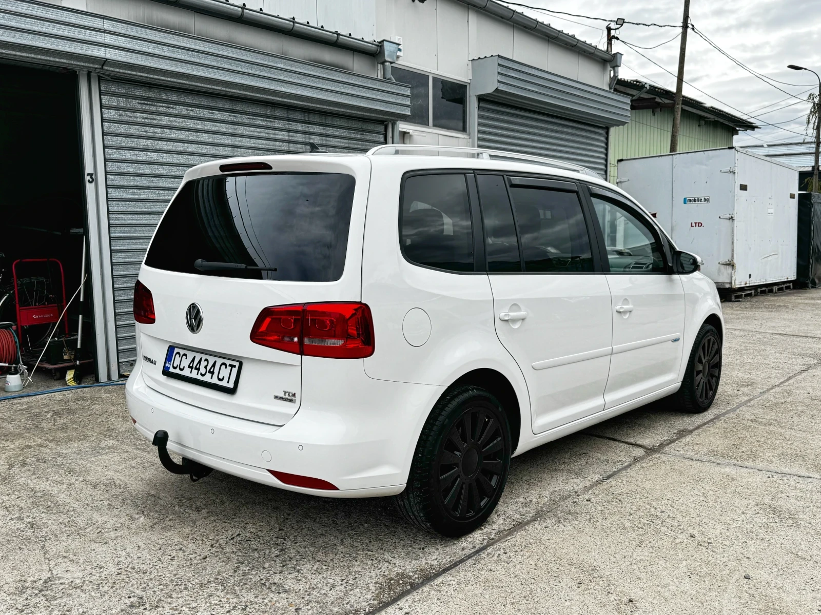 VW Touran 1.6 TDI, снимка 5 - Автомобили и джипове - 56570942