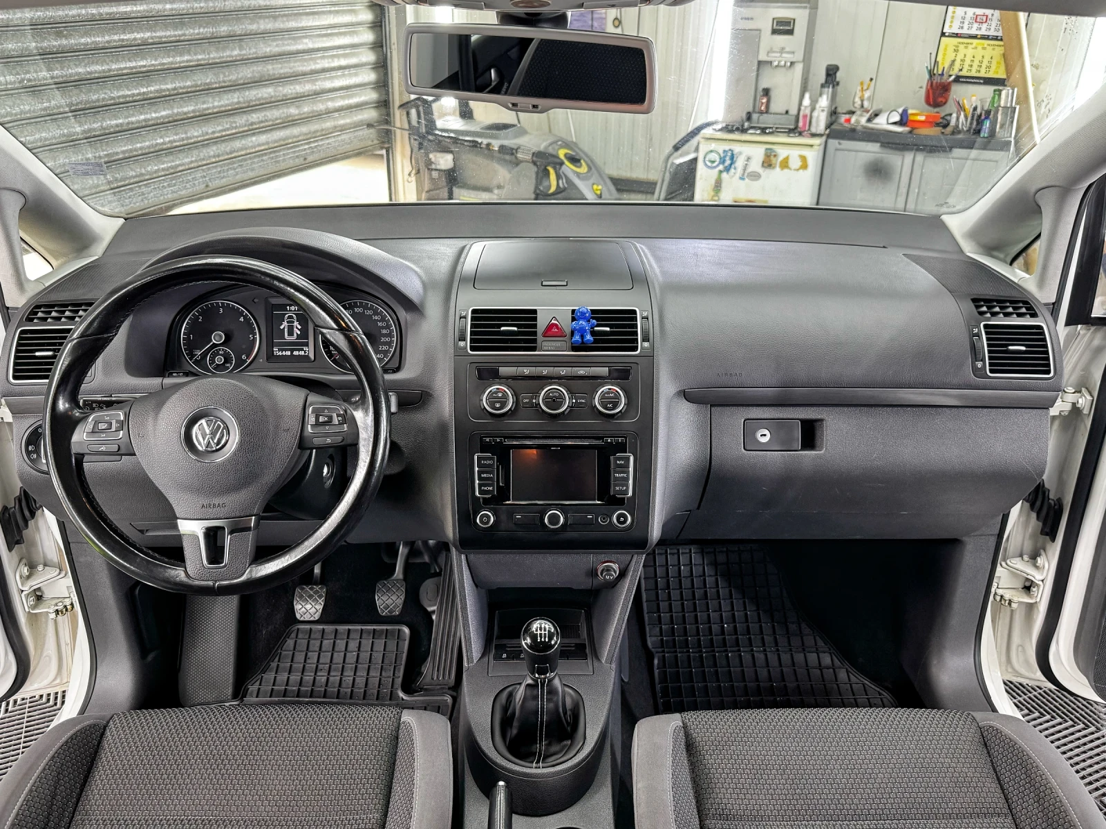 VW Touran 1.6 TDI, снимка 8 - Автомобили и джипове - 56570942