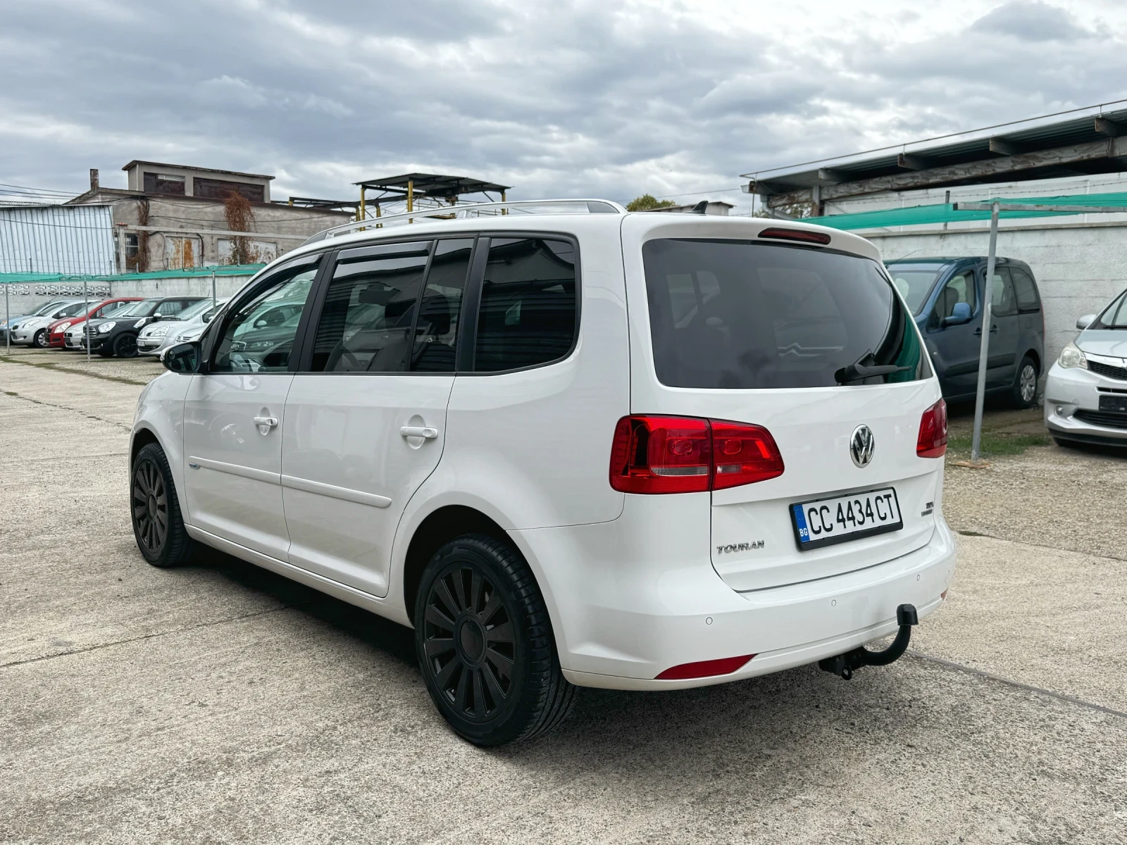 VW Touran 1.6 TDI, снимка 7 - Автомобили и джипове - 56570942