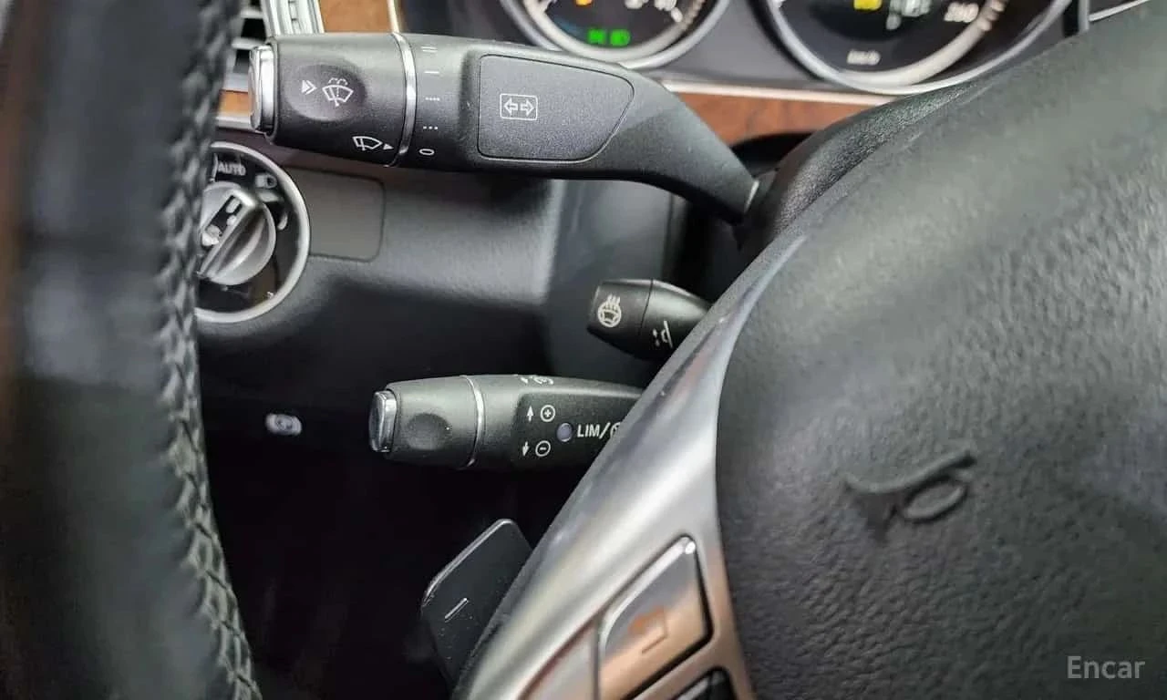 Mercedes-Benz E 300, снимка 16 - Автомобили и джипове - 56685410
