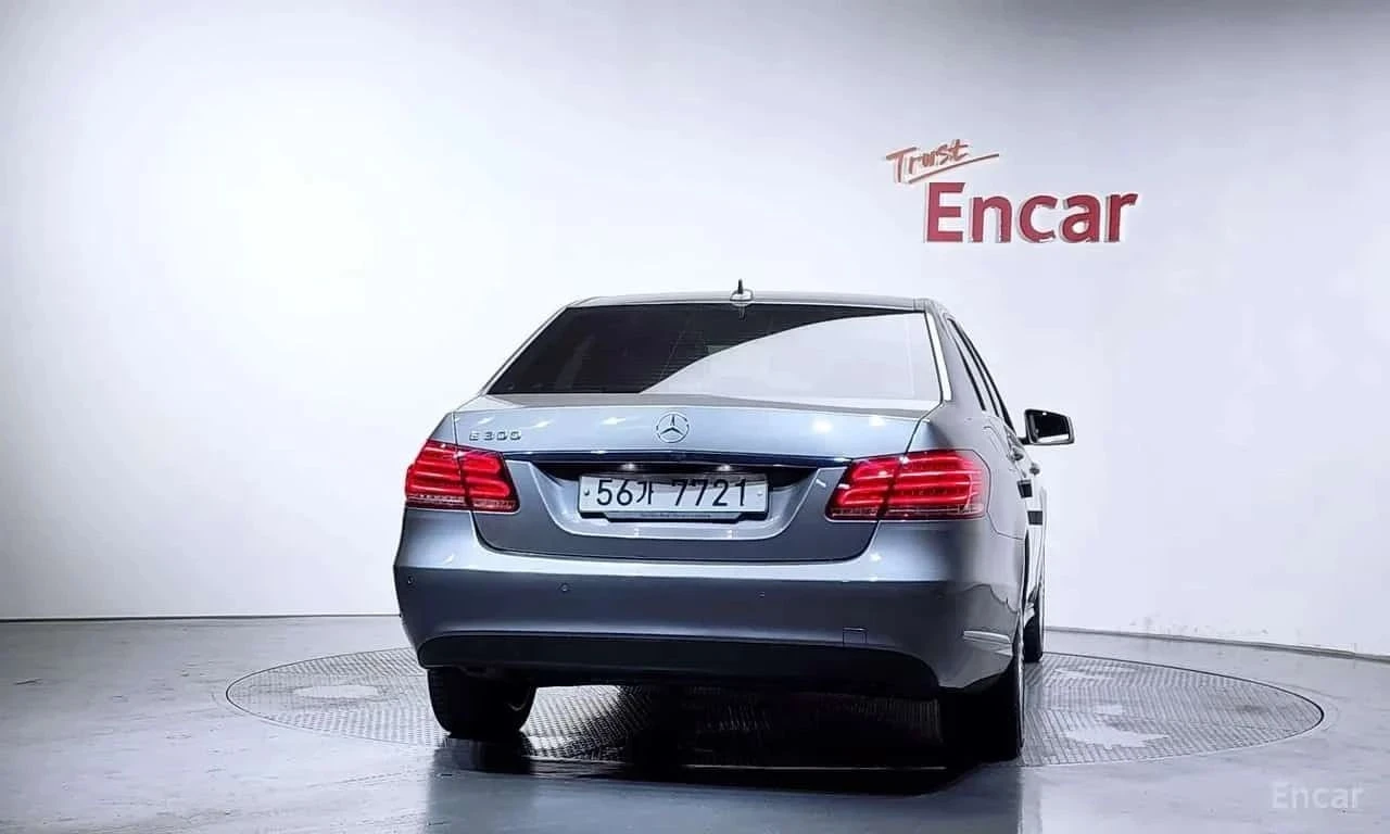 Mercedes-Benz E 300, снимка 4 - Автомобили и джипове - 56685410