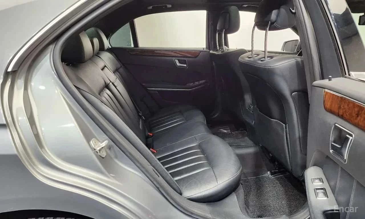 Mercedes-Benz E 300, снимка 12 - Автомобили и джипове - 56685410