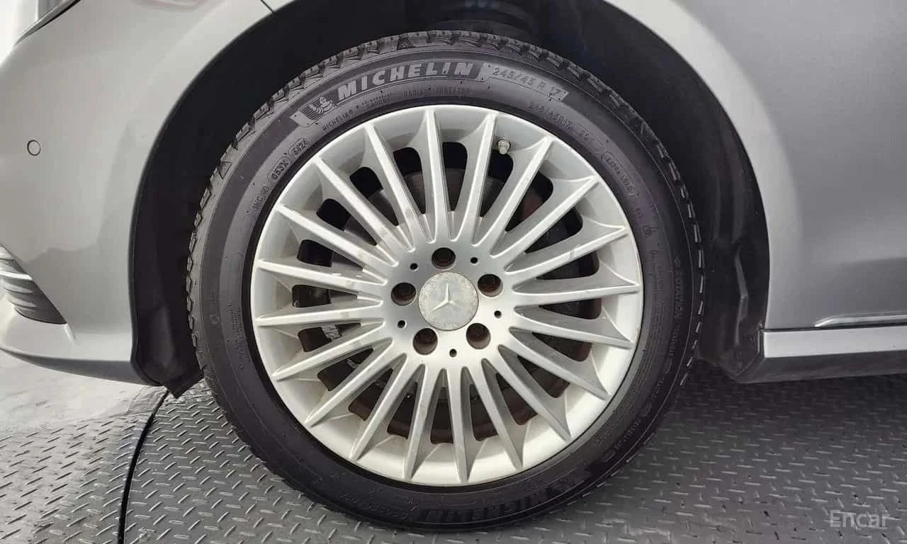 Mercedes-Benz E 300, снимка 5 - Автомобили и джипове - 56685410