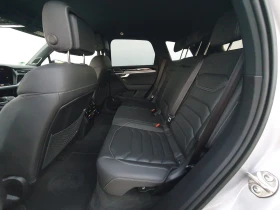 VW Touareg R-Line 3.0 V6 TDI SCR 4MOTION - 106000 лв. / 54196.94 € - 40902344 5