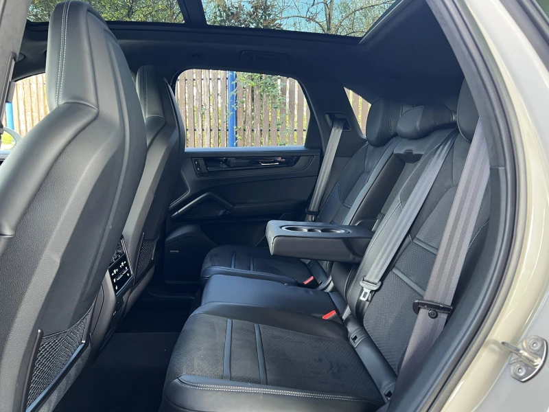 Porsche Cayenne GTS/FACELIFT/SPORT DESIGN/CARBON/BOSE/PANO/HEAD UP, снимка 15 - Автомобили и джипове - 52275559
