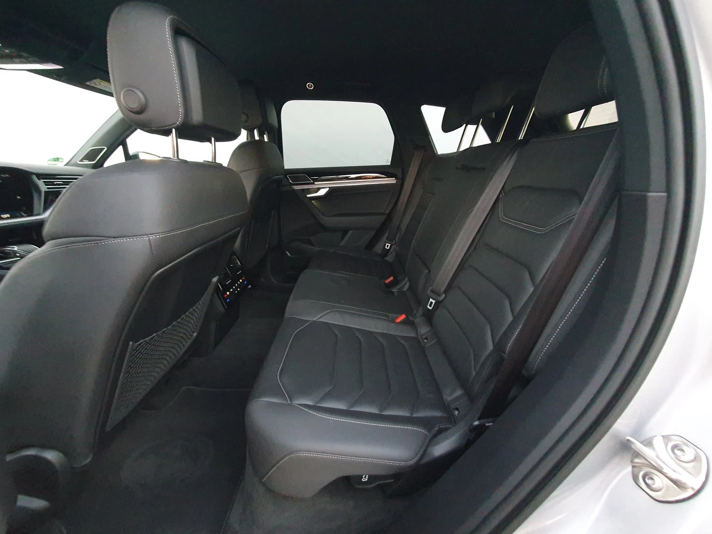 VW Touareg R-Line 3.0 V6 TDI SCR 4MOTION - изображение 5