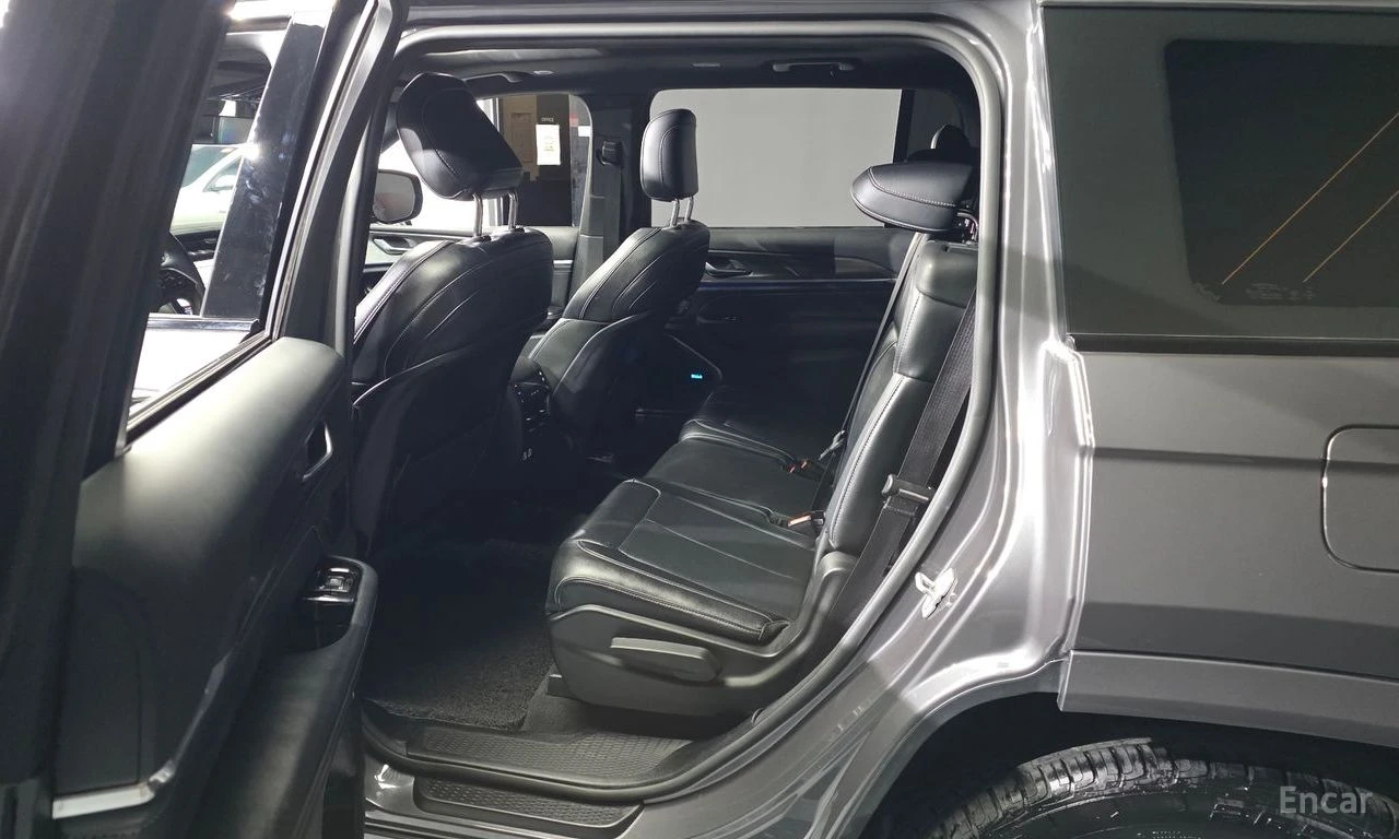 Jeep Grand cherokee 3.6* V6* OVERLAND* ПОДГРЕВ* ОБДУХВАНЕ* 360КАМЕРА* , снимка 15 - Автомобили и джипове - 54798789