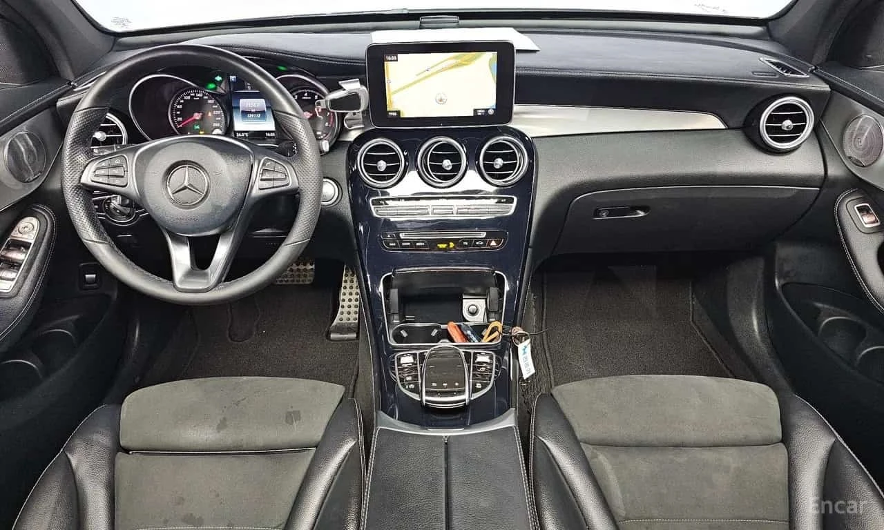 Mercedes-Benz GLC 300 * 4MATIC * AMG Line * Coupe * 360 * , снимка 7 - Автомобили и джипове - 56234829