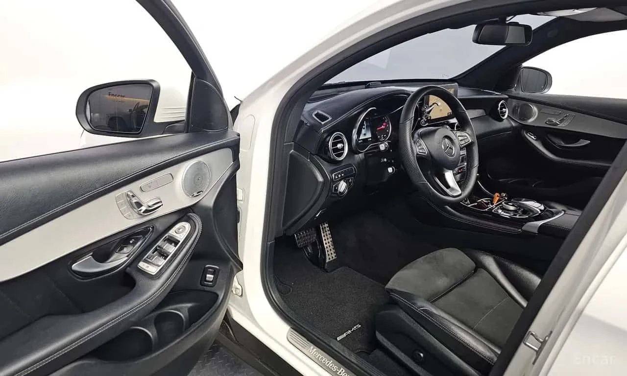 Mercedes-Benz GLC 300 * 4MATIC * AMG Line * Coupe * 360 * , снимка 6 - Автомобили и джипове - 56234829