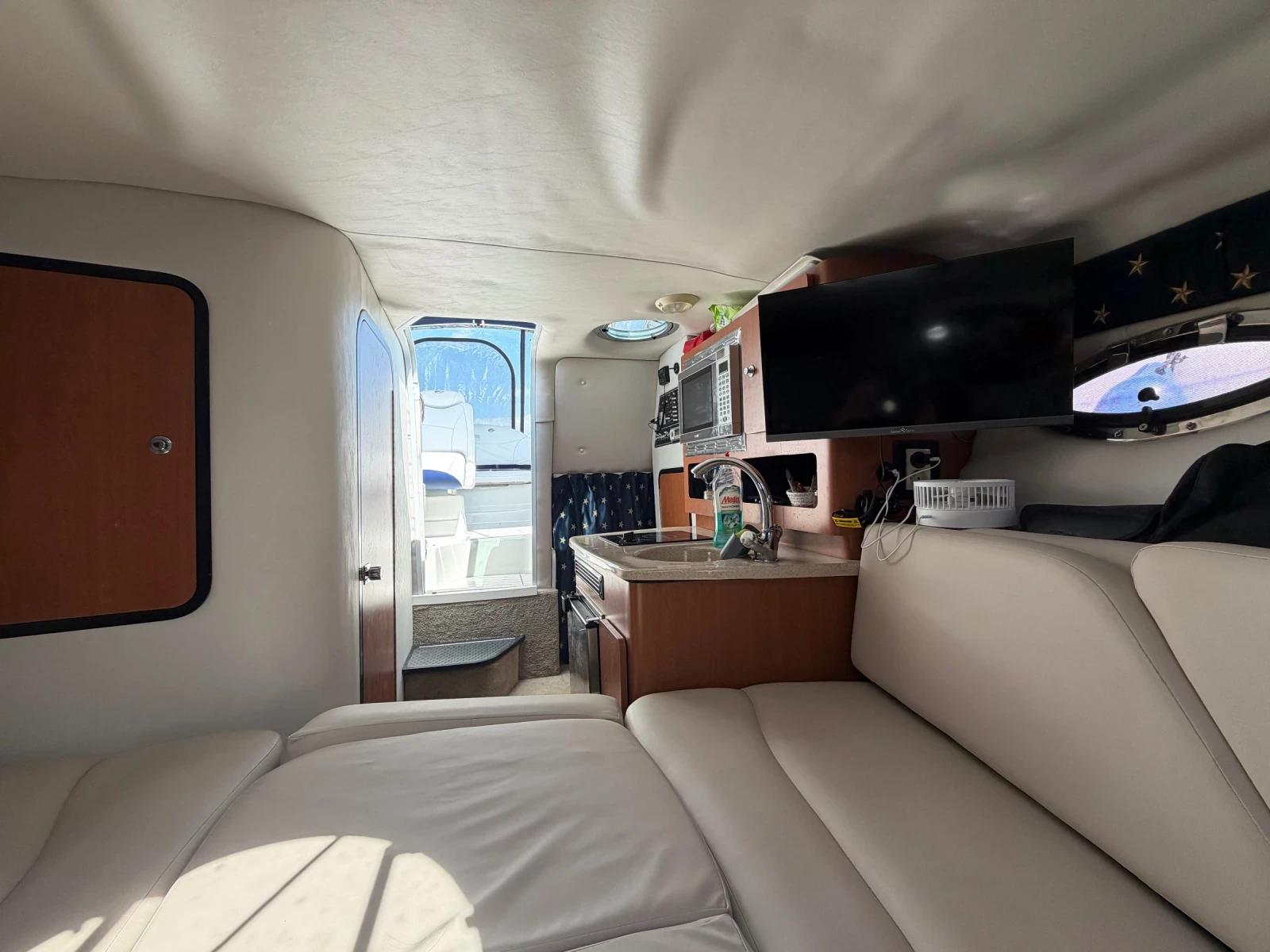 Моторна яхта Crownline 250 CR, снимка 10 - Воден транспорт - 55666715