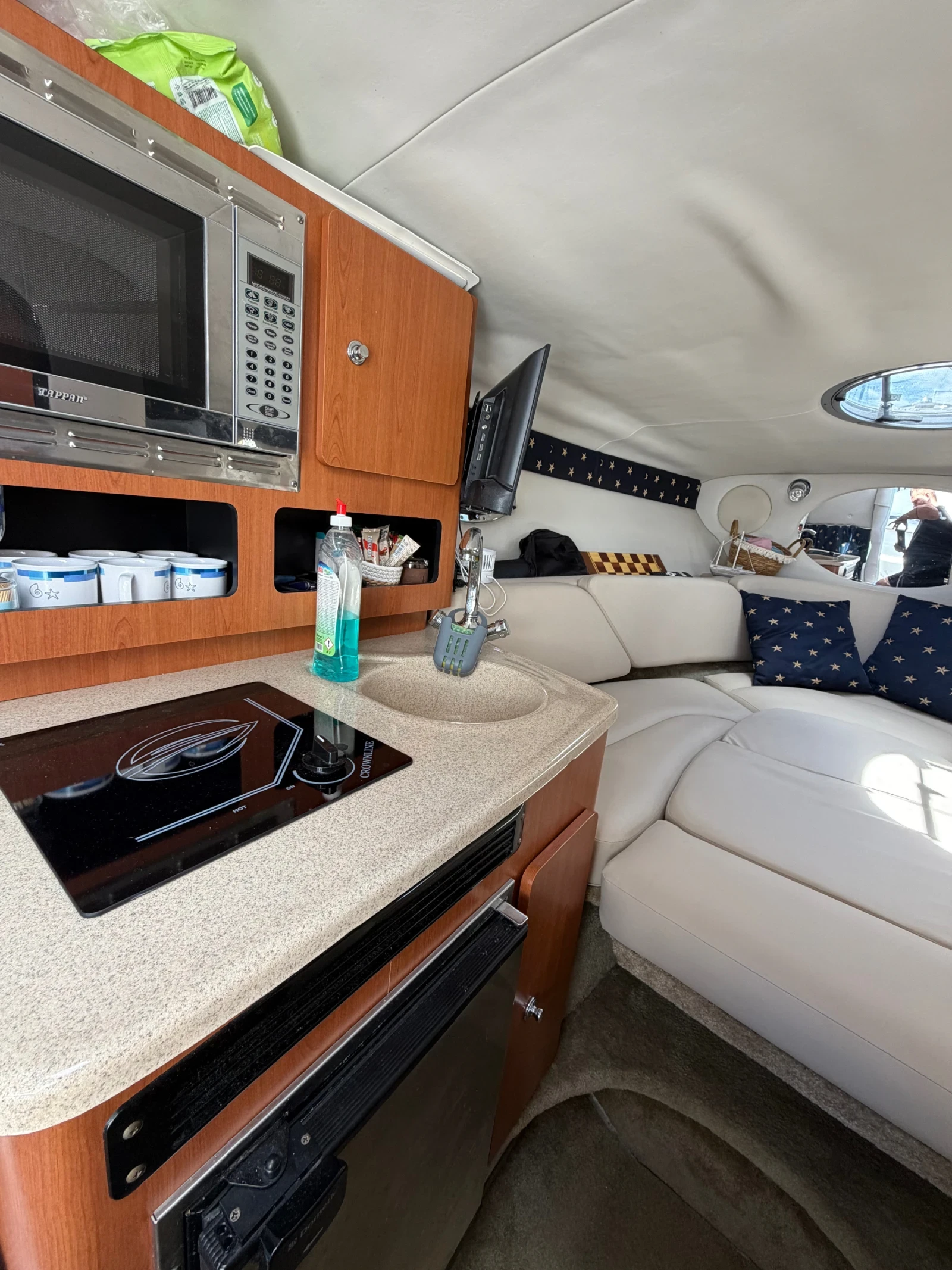 Моторна яхта Crownline 250 CR, снимка 9 - Воден транспорт - 55666715