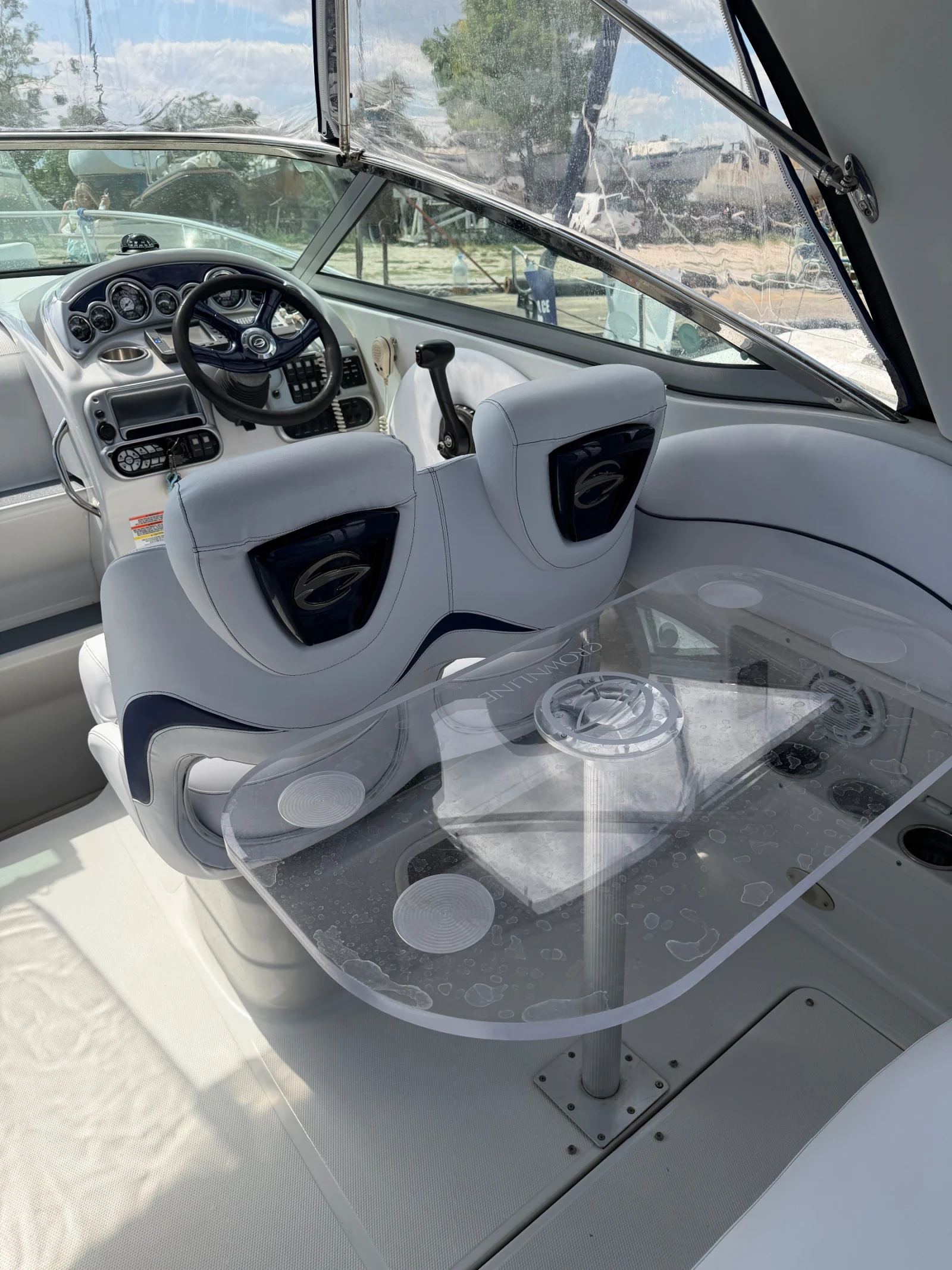 Моторна яхта Crownline 250 CR, снимка 6 - Воден транспорт - 55666715