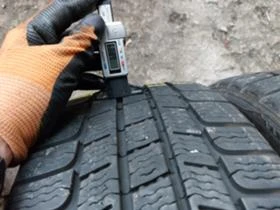 Гуми Зимни 235/40R18, снимка 3