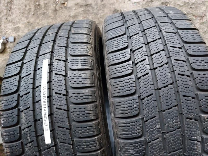 Гуми Зимни 235/40R18, снимка 2 - Гуми и джанти - 35981540