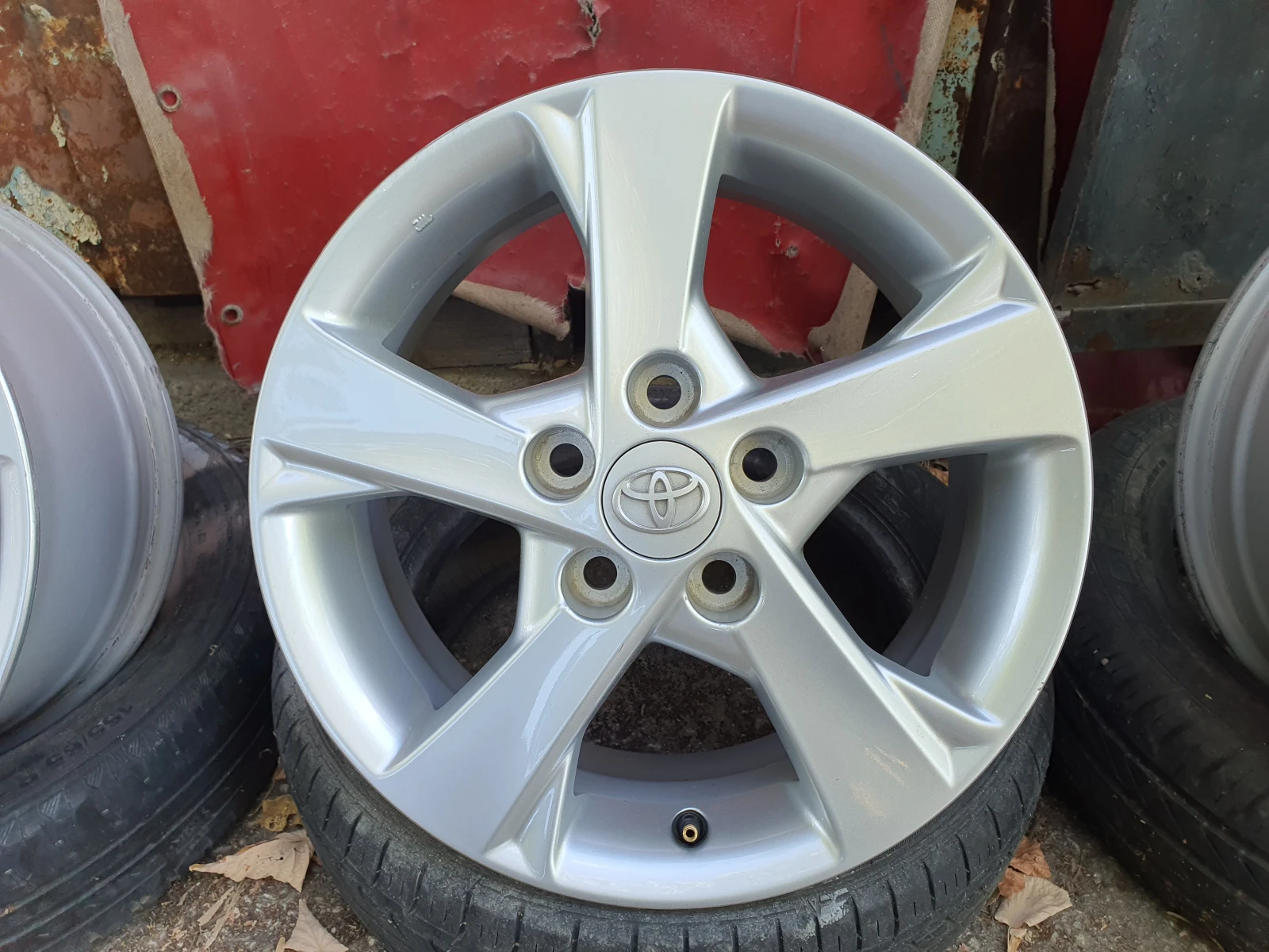 Джанти за Toyota Auris, снимка 3 - Гуми и джанти - 55236566