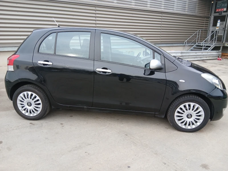 Toyota Yaris 1.3i 153000km, снимка 7 - Автомобили и джипове - 47739292