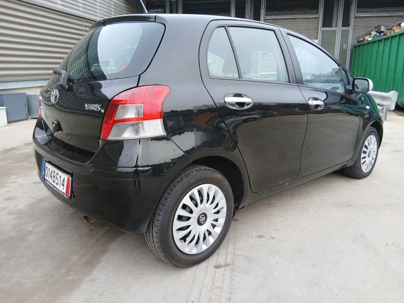 Toyota Yaris 1.3i 153000km, снимка 4 - Автомобили и джипове - 47739292