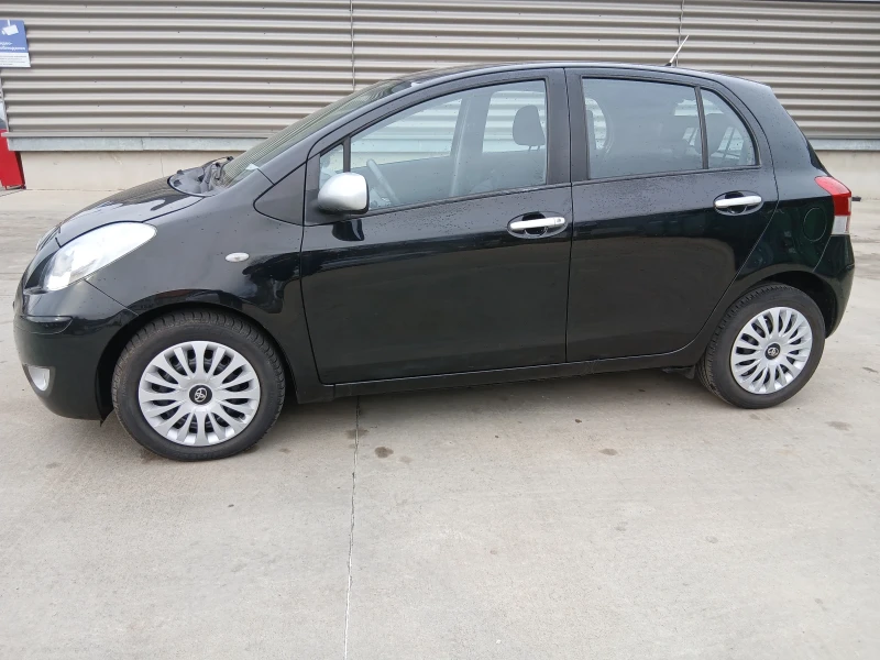 Toyota Yaris 1.3i 153000km, снимка 6 - Автомобили и джипове - 47739292