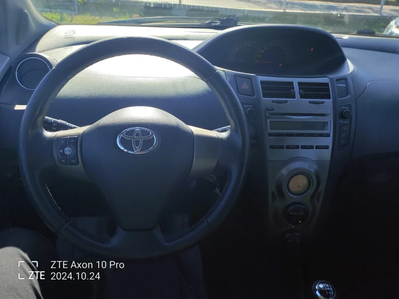 Toyota Yaris 1.3i 153000km, снимка 12 - Автомобили и джипове - 47739292