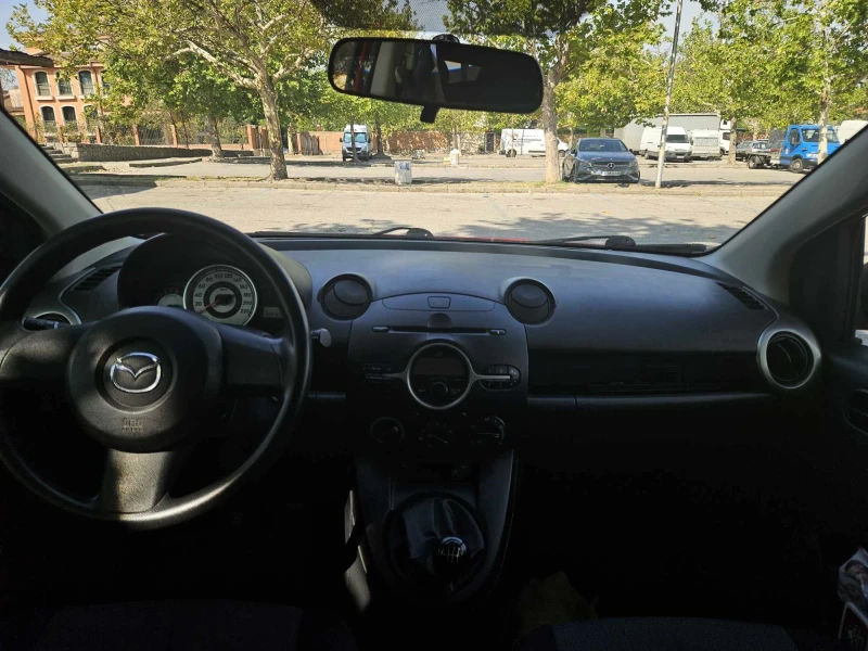 Mazda 2 1.3i, снимка 4 - Автомобили и джипове - 48682501