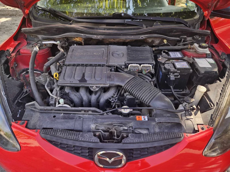 Mazda 2 1.3i, снимка 6 - Автомобили и джипове - 48682501