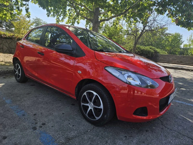 Mazda 2 1.3i, снимка 2 - Автомобили и джипове - 48682501