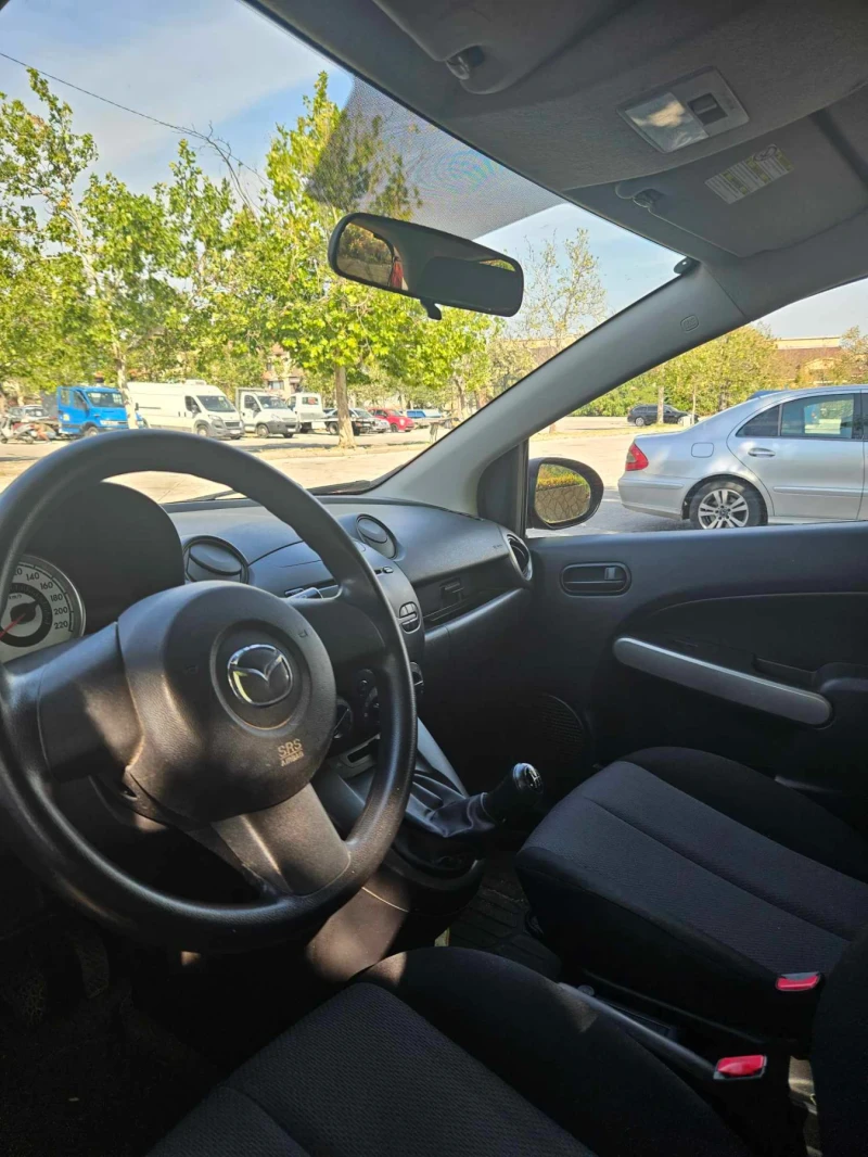 Mazda 2 1.3i, снимка 3 - Автомобили и джипове - 48682501