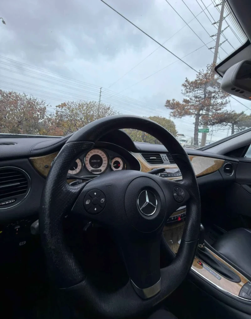 Mercedes-Benz CLS 500 550 * * CARFAX * * АВТО КРЕДИТ * * , снимка 4 - Автомобили и джипове - 52902918
