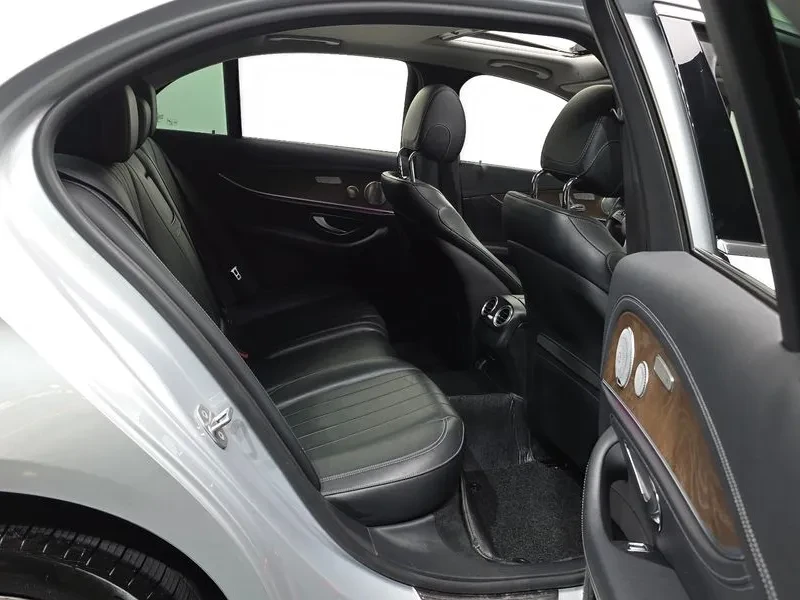 Mercedes-Benz E 300 4MATIC - САМО 30% АВАНС, снимка 11 - Автомобили и джипове - 56266480