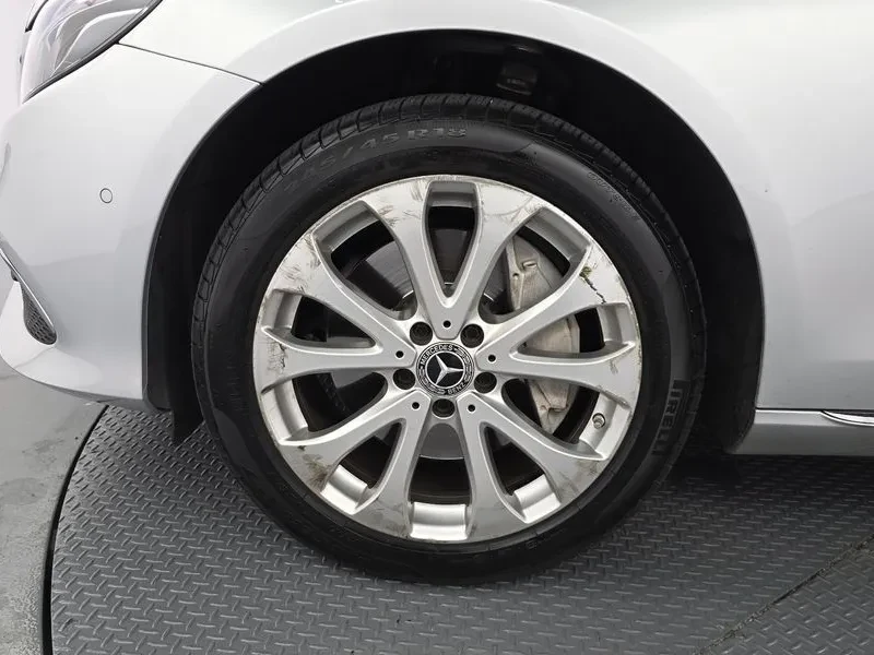 Mercedes-Benz E 300 4MATIC - САМО 30% АВАНС, снимка 4 - Автомобили и джипове - 56266480