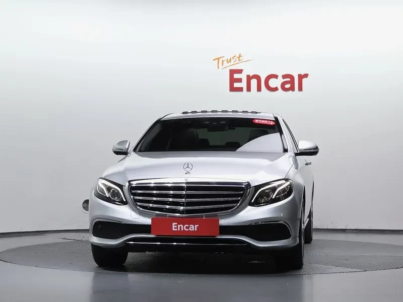 Mercedes-Benz E 300 4MATIC - САМО 30% АВАНС, снимка 2 - Автомобили и джипове - 56266480