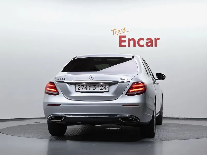 Mercedes-Benz E 300 4MATIC - САМО 30% АВАНС, снимка 3 - Автомобили и джипове - 56266480