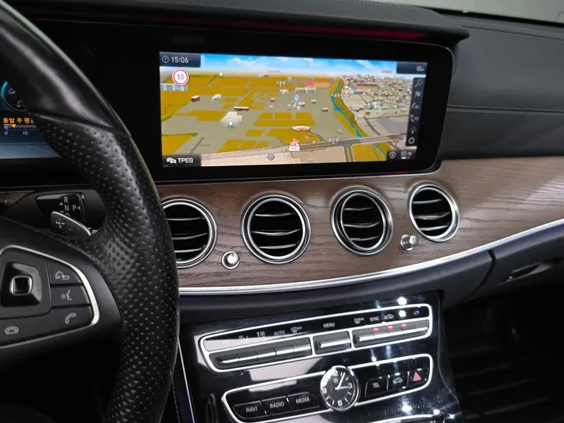 Mercedes-Benz E 300 4MATIC - САМО 30% АВАНС, снимка 13 - Автомобили и джипове - 56266480