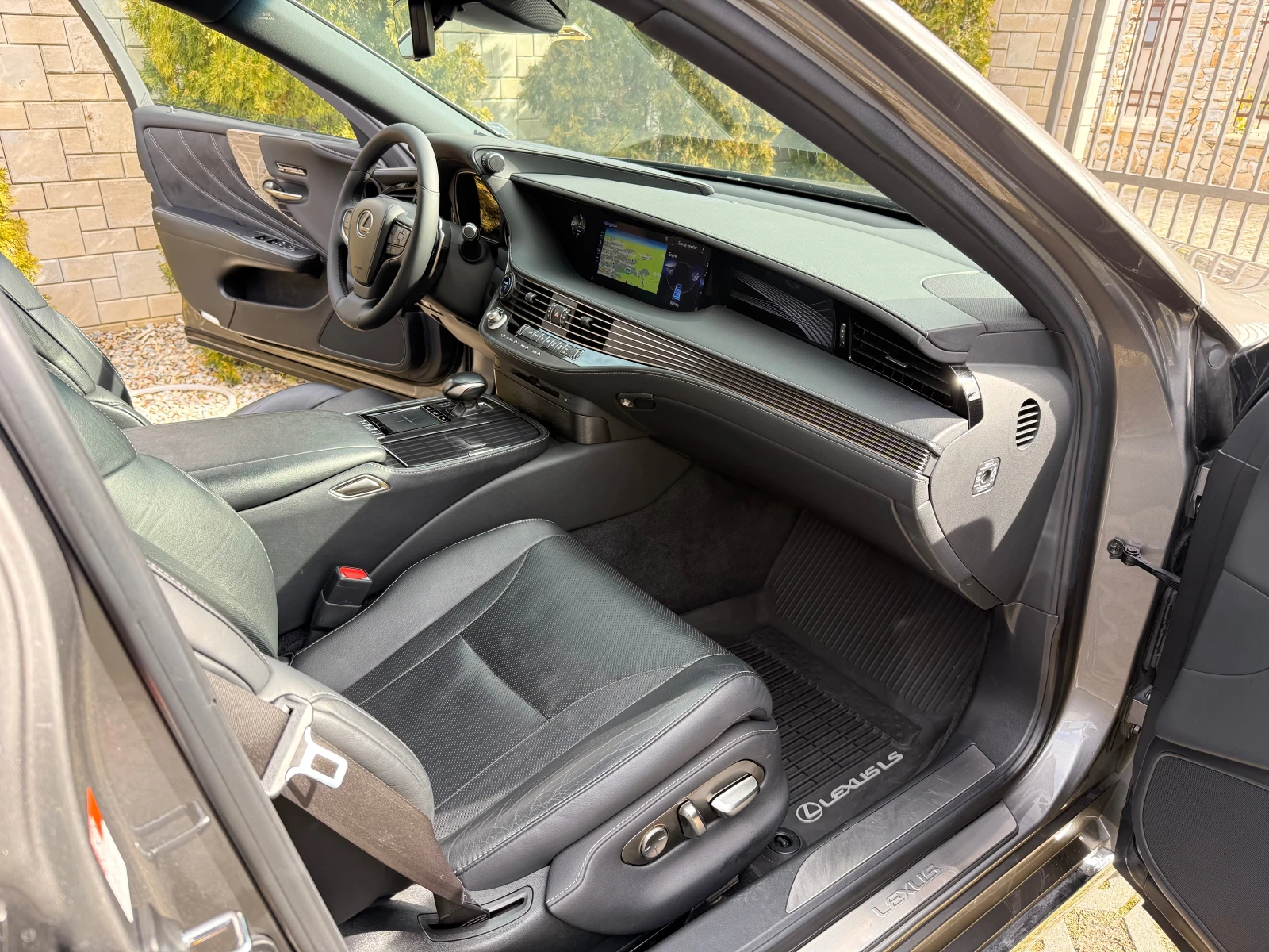 Lexus LS 500 Hybrid* В ГАРАНЦИЯ ДО 2028г - изображение 8