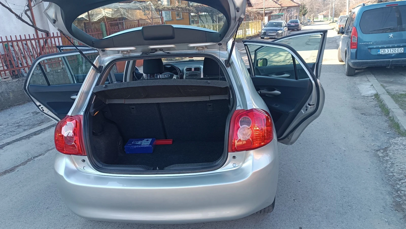 Toyota Auris 1.6-топ състояние докаран на ход, снимка 11 - Автомобили и джипове - 53760750