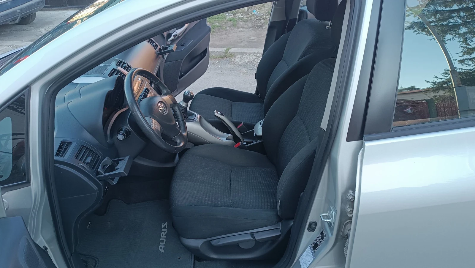 Toyota Auris 1.6-топ състояние докаран на ход, снимка 15 - Автомобили и джипове - 53760750