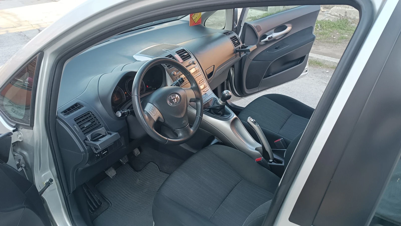 Toyota Auris 1.6-топ състояние докаран на ход, снимка 13 - Автомобили и джипове - 53760750