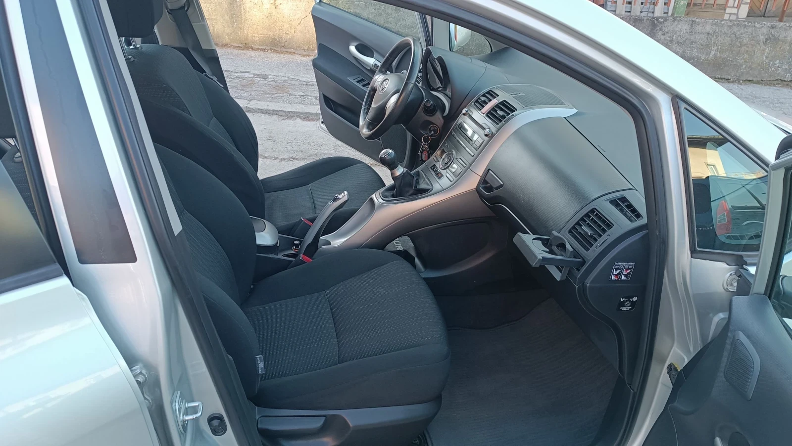 Toyota Auris 1.6-топ състояние докаран на ход, снимка 14 - Автомобили и джипове - 53760750